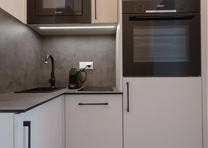 Josef's I Premium I Metro Access Apartment